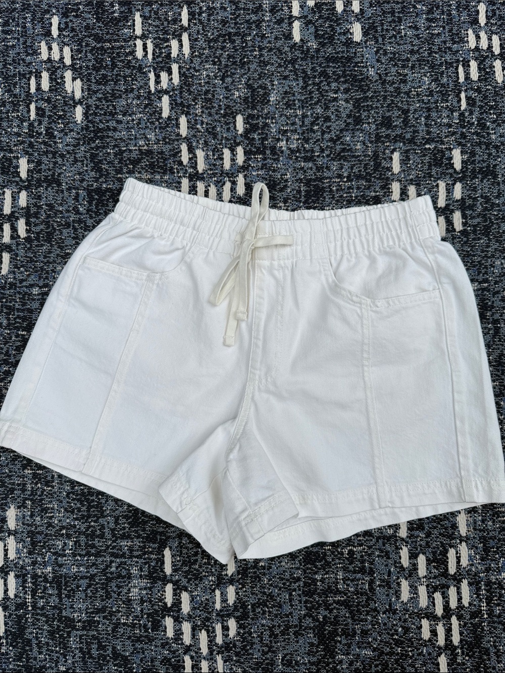 Universal Thread White 100% cotton Drawstring Women's Shorts Medium
